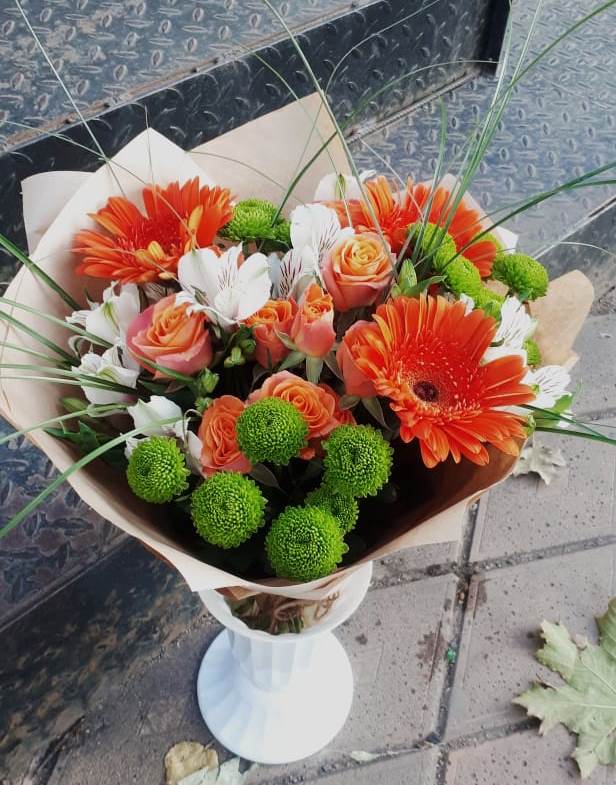 Букет огненно-рыжий в Знаменке Тамбовской области Букет цветов из: Герберы, Хризантемы, Альстромерии и Розы в Знаменке Тамбовской области