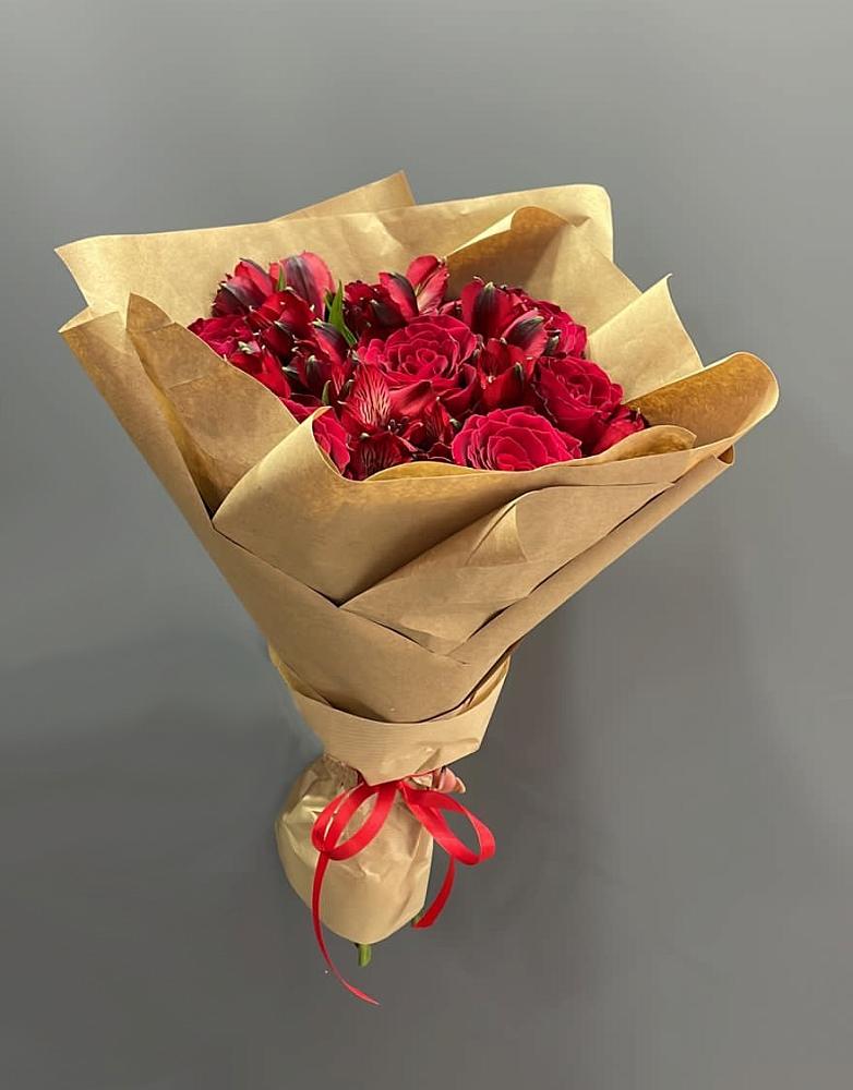 Букет прекрасной женщине в Знаменке Тамбовской области Букет цветов из: Альстромерии и Розы в Знаменке Тамбовской области