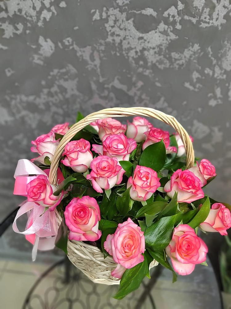 Цветочная композиция из Розы в корзине в Знаменке Тамбовской области