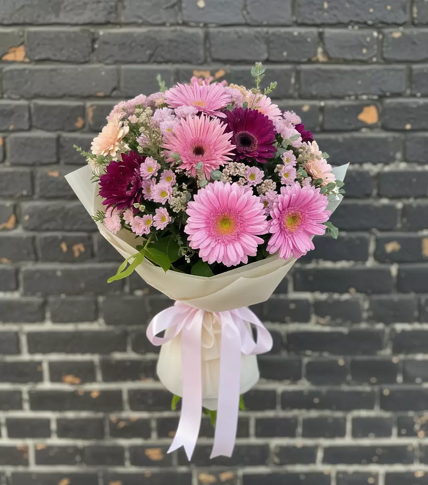 Букет яркие краски в Знаменке Тамбовской области Букет цветов из: Герберы и Хризантемы в Знаменке Тамбовской области