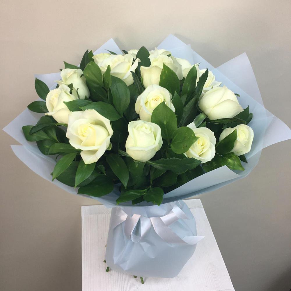 15 Белых роз Проуд в Знаменке Тамбовской области Букет 15 Белых роз Проуд в Знаменке Тамбовской области
