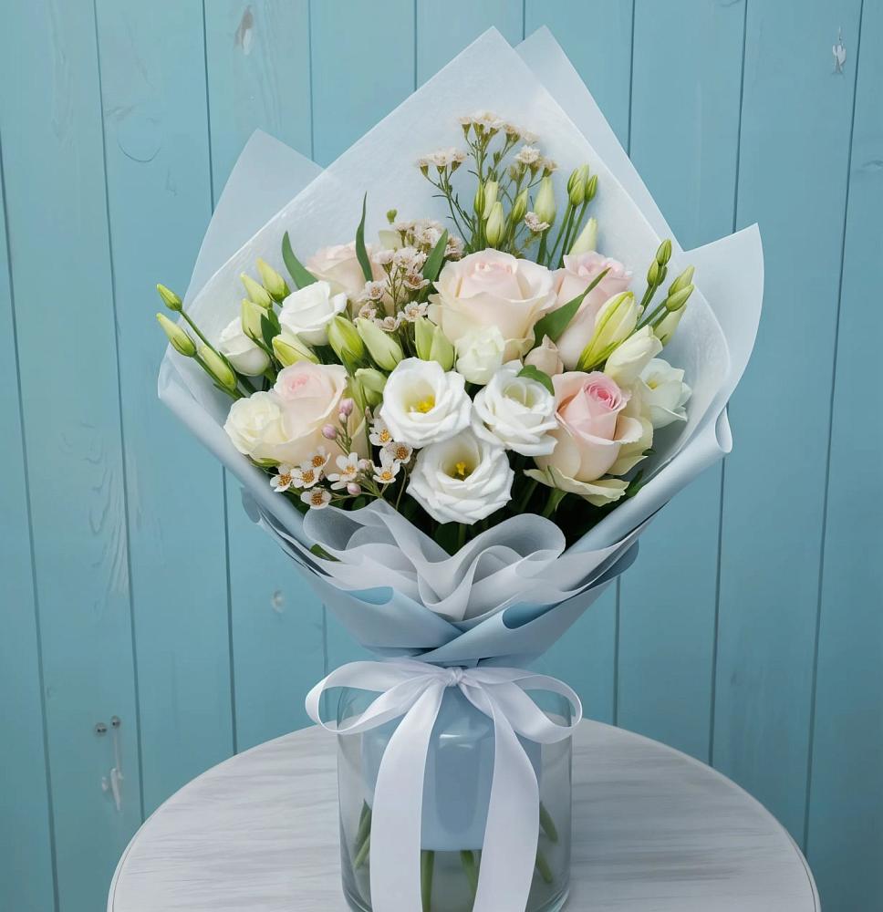 Букет цветов из: Розы и Лизиантусы в Знаменке Тамбовской области