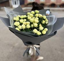 Букет Белые кустовые розы Солинеро в Знаменке Тамбовской области