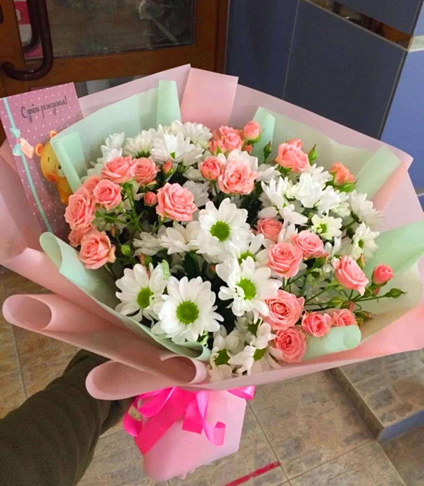 Букет Жемчужная россыпь в Знаменке Тамбовской области Букет цветов из: Розы и Хризантемы в Знаменке Тамбовской области