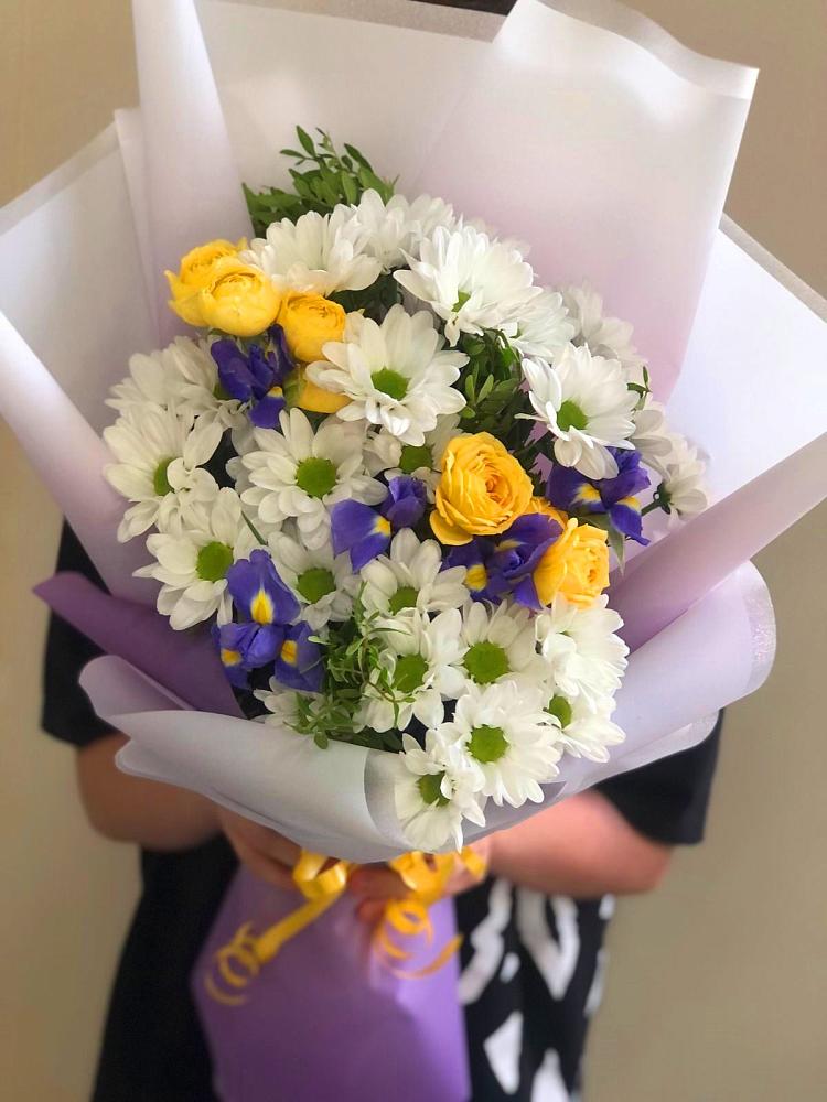 Букет цветов из: Ирисы, Хризантемы и Розы в Знаменке Тамбовской области