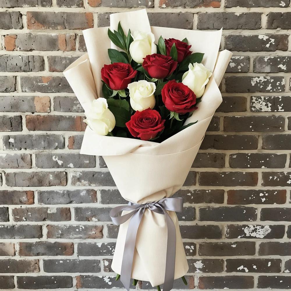 Букет красно-белые розы в Знаменке Тамбовской области Букет цветов из: Розы в Знаменке Тамбовской области