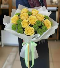 Букет сочно-зеленый в Знаменке Тамбовской области Букет цветов из:  Хризантемы и Розы в Знаменке Тамбовской области