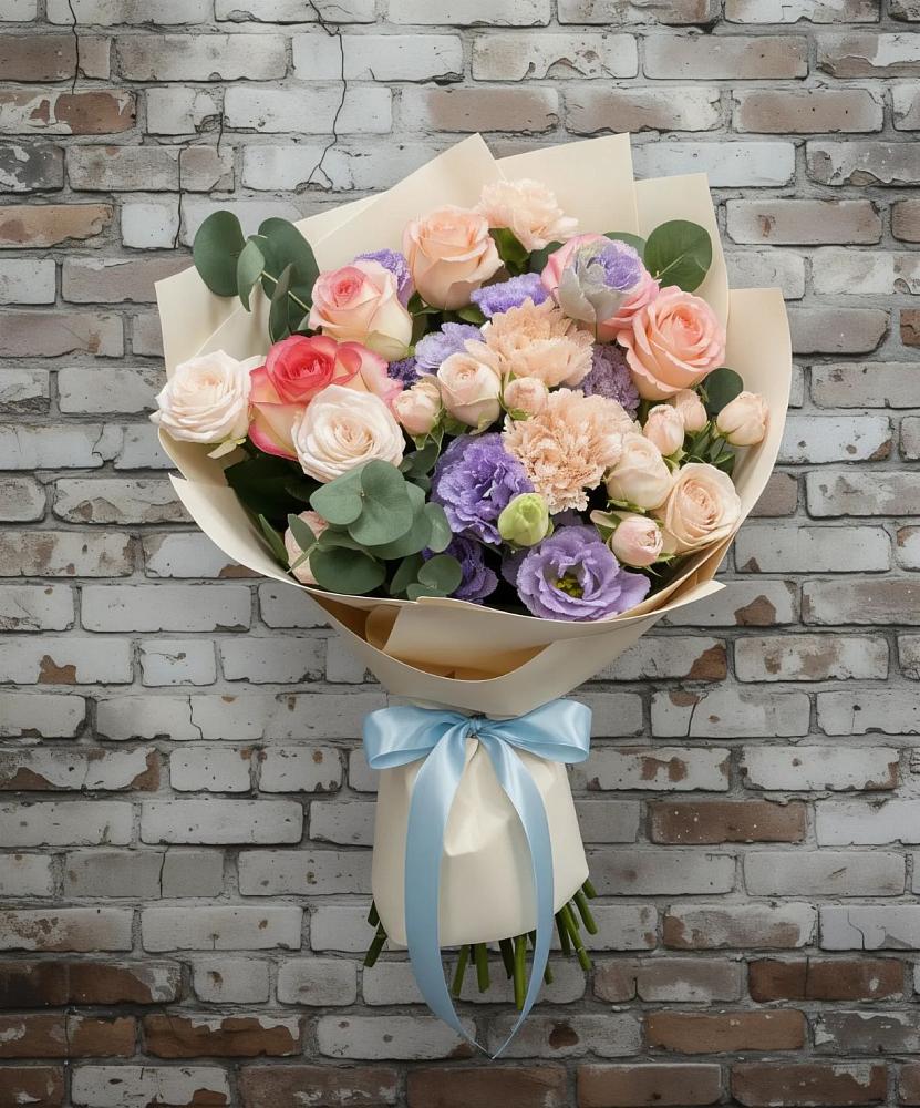 Букет Феерия в Знаменке Тамбовской области Букет цветов из: Розы, Лизиантусы и Гвоздики в Знаменке Тамбовской области