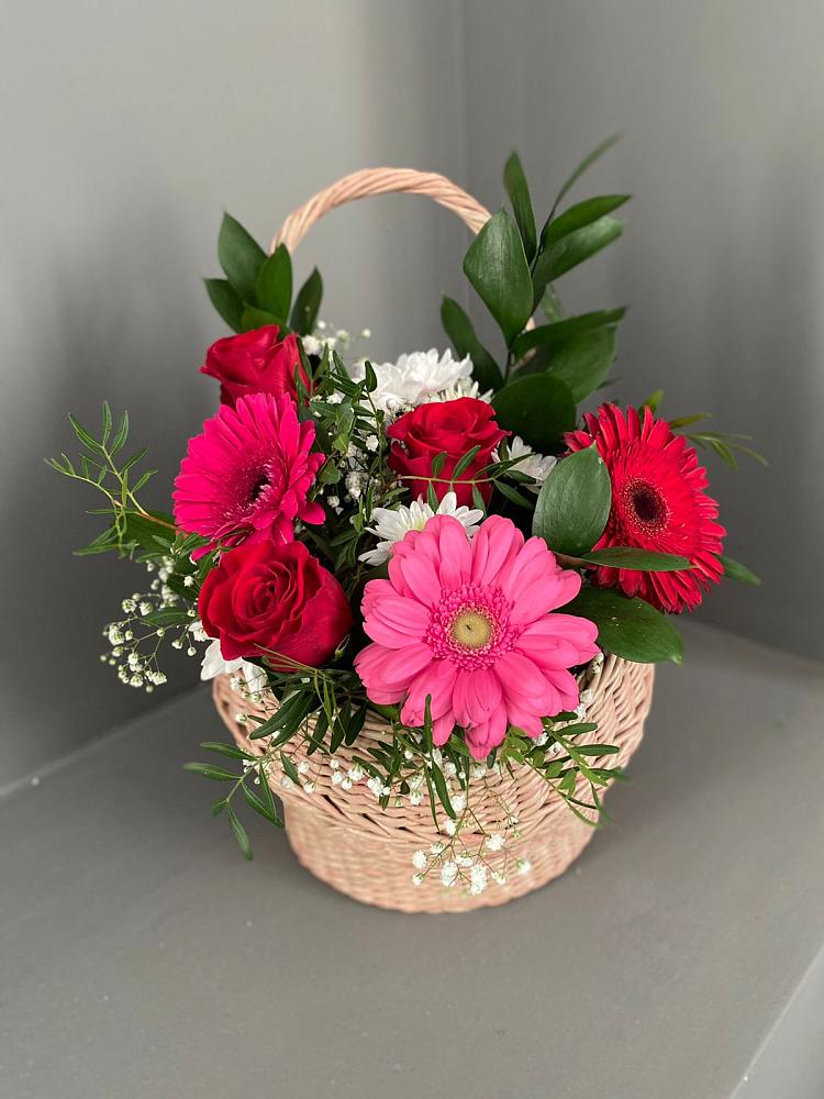 Цветочная композиция из Розы, Хризантемы и Герберы в корзине в Знаменке Тамбовской области